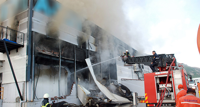 Marketler zincirinin bölge deposunda yangın