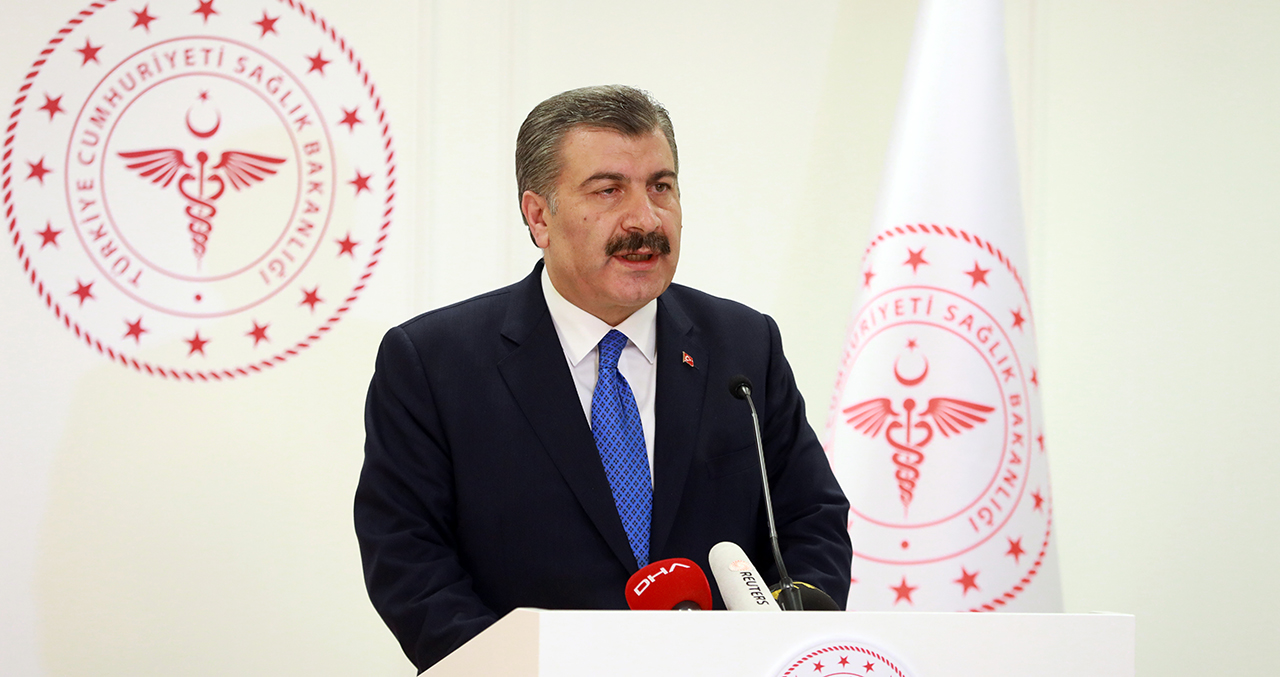 Sağlık Bakanı Fahrettin Koca, düzenlenen basın toplantısı