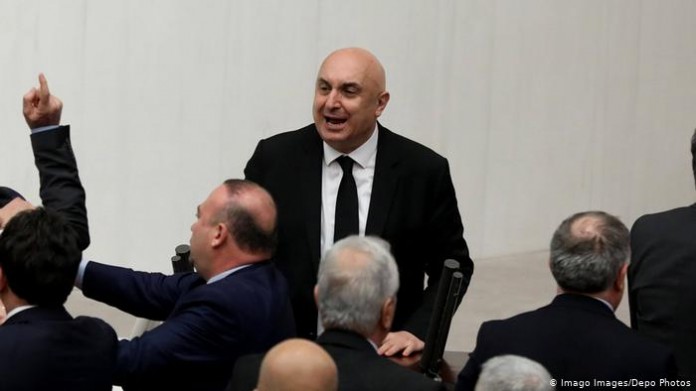 engin-ozkoc-la-gorusen-akp-li-15738