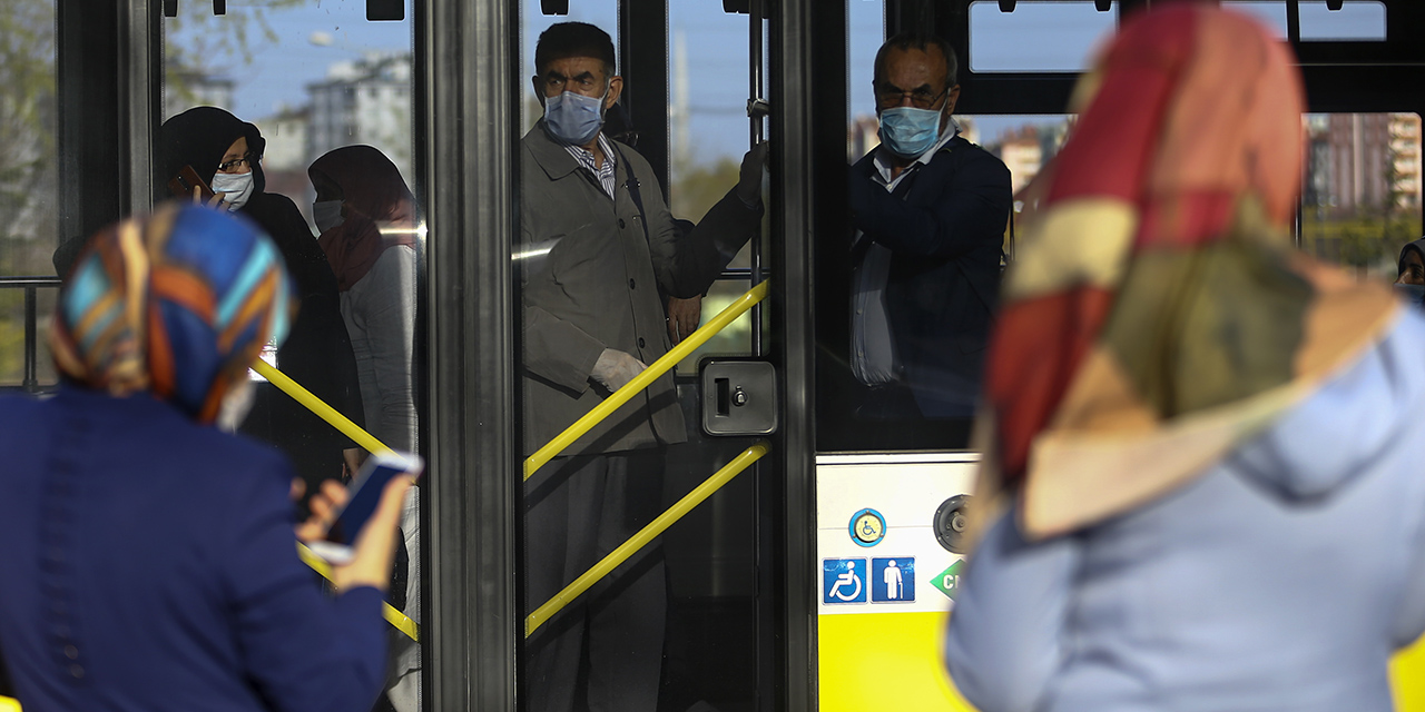 Umreden Konya'ya dönen 168 kişi, havalimanında sağlık ekip