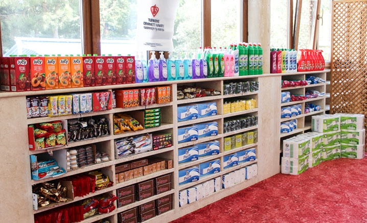 ibadete_ara_verilen_caminin_kapilari_hayir_icin_ihtiyac_sahiplerine_acildi_h9951_eca7e