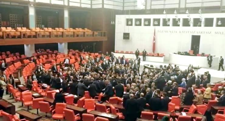 meclis-kavga-1
