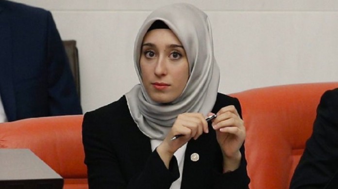 akp-li-rumeysa-kadak-tan-sifir-tasari-17020