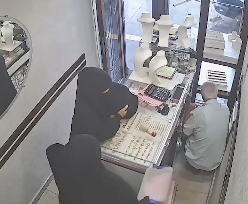 Diyarbakır’da kuyumcudan hırsızlık güvenlik kamerasında