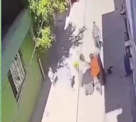 Bursa’da Kucağında Çocuğu Olan Anne Sokak Ortasında Dövüldü