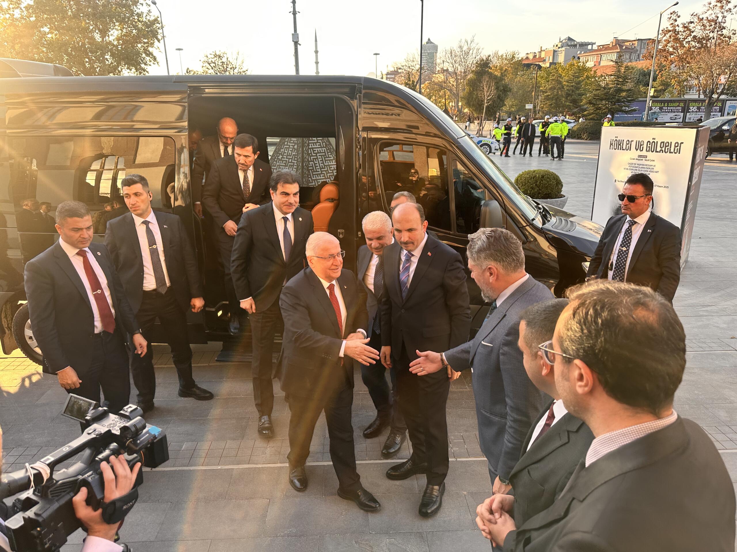 Milli Savunma Bakanı Güler, Konya Büyükşehir Belediyesini ziyaret etti