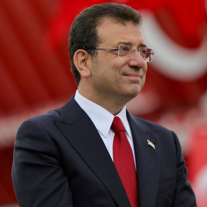 photo_5807401658508577737_x