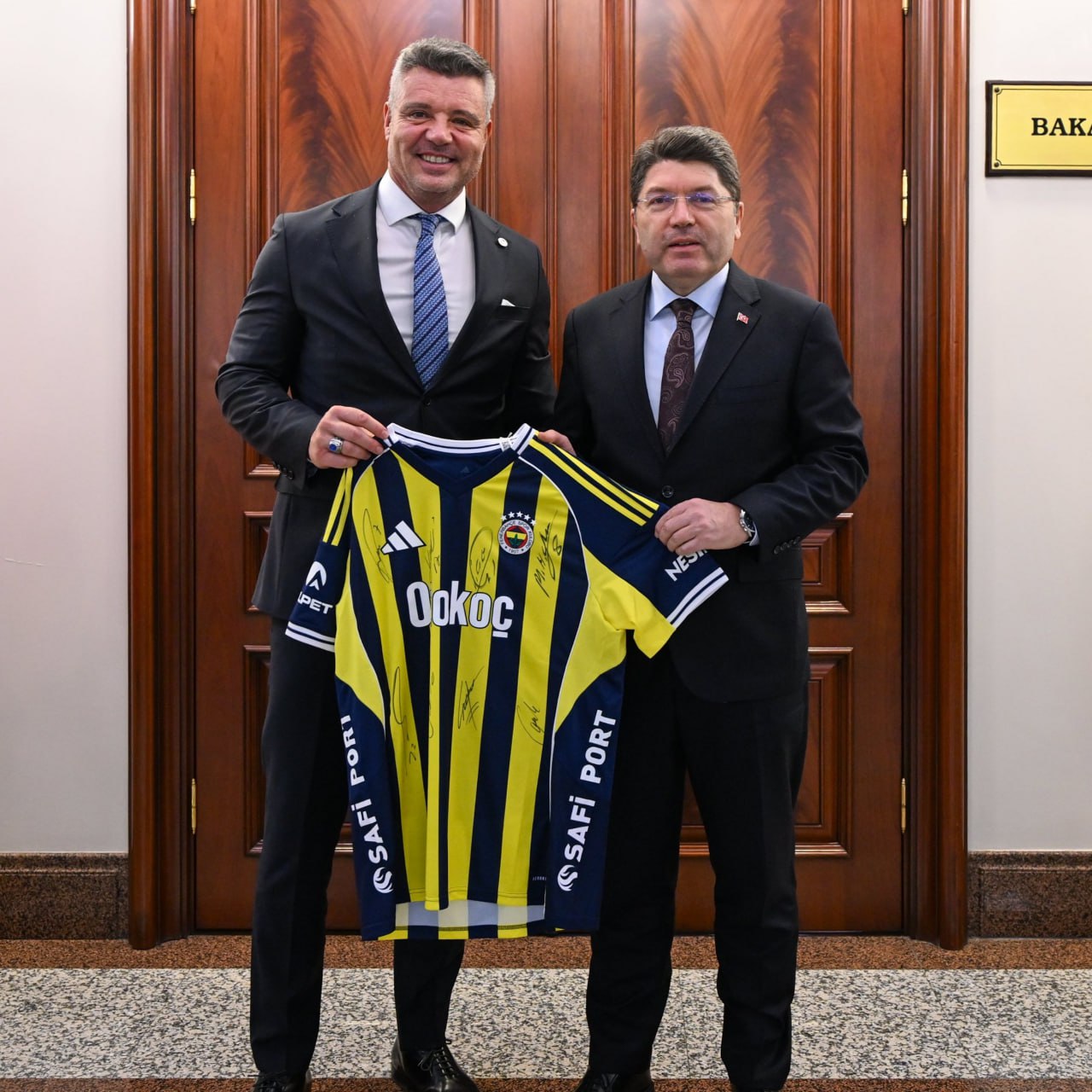 photo_5915485442520321252_y (1)