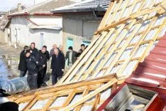 Konya Valisi Akın, kuvvetli rüzgar ve fırtınada zarar gören yerleri inceledi