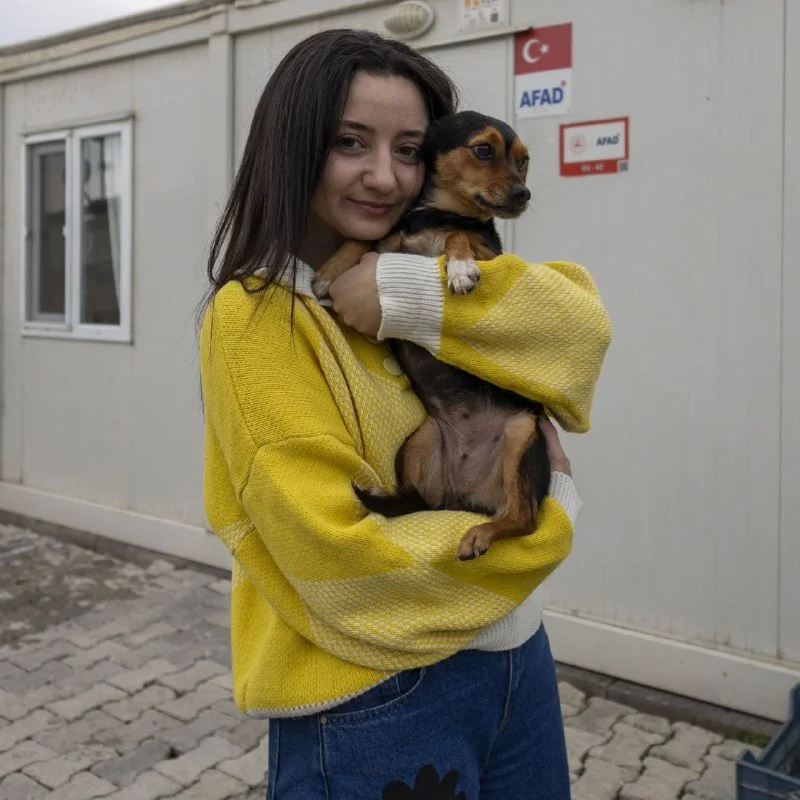 KEDİSİ HAYATINI KURTARDI