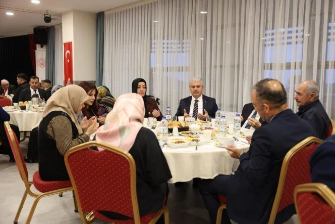 Konya Valisi Akın, huzurevi sakinleriyle iftarda buluştu