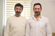 Beyin cerrahı kardeşler 15 yıldır aynı hastanede omuz omuza görev yapıyor
