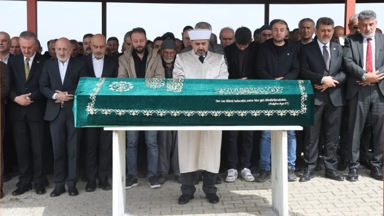 Kahramanmaraş’taki okul saldırısında hayatını kaybedenler son yolculuğuna uğurlanıyor.