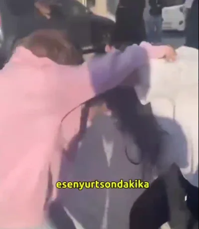 Esenyurt’ta Küçük Yaştaki Kızlar Arasında Kavga: Arkadaşları Sadece İzledi