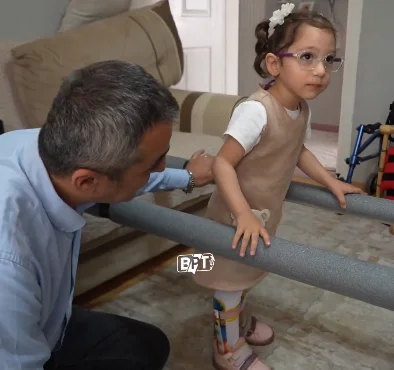 Kocaeli’de prematüre doğan ve aylar sonra serebral palsi teşhisi konulan minik Lina’nın yaşam mücadelesi yürekleri ısıttı.