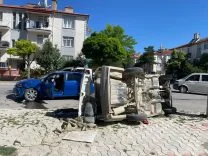 Konya'da iki otomobilin çarpıştığı kazada 3 kişi yaralandı