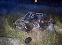 Konya'da şarampole devrilen otomobildeki 3 kişi yaralandı