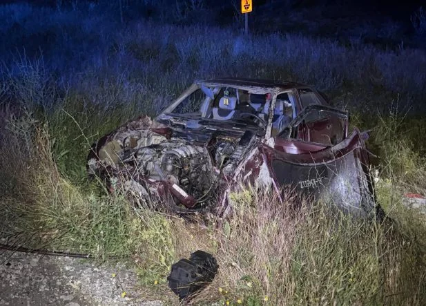 Konya'da şarampole devrilen otomobildeki 3 kişi yaralandı