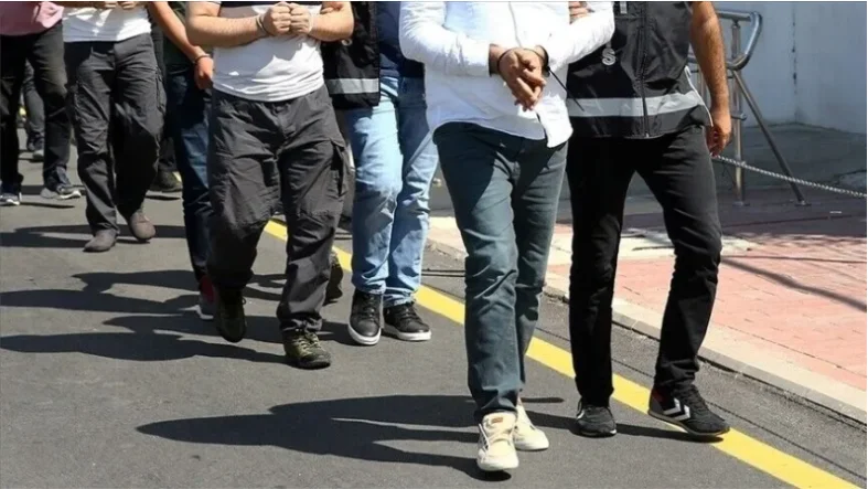 İstanbul merkezli 16 ilde dolandırıcılık gelirlerinin aktarılmasına yönelik operasyonda 20 şüpheli yakalandı