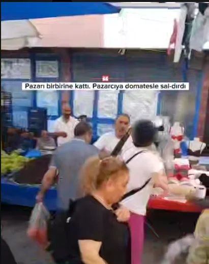 İSTANBUL’DA PAZARDA CİNNET ANLARI: “ÇEK, O…. ÇOCUĞU ÇEK!”