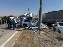 Konya'da tırın kırmızı ışıkta bekleyen araçlara çarptığı kazada 1 kişi öldü, 9 kişi yaralandı
