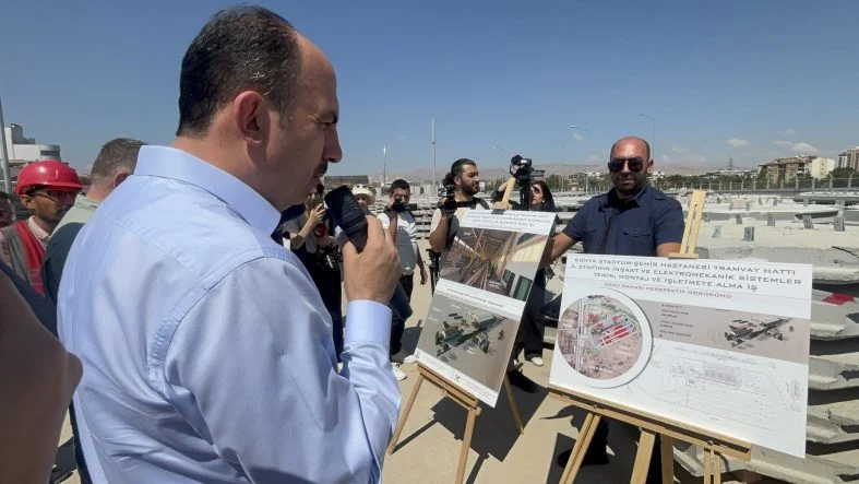 Konya Büyükşehir Belediye Başkanı Altay, Konyaray Banliyo Hattı'nı incelendi