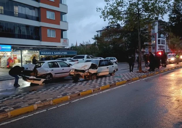 Konya'da trafik kazasında biri bebek 6 kişi yaralandı