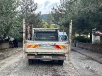 Konya'da kamyonetin çarptığı 2 kişi yaralandı