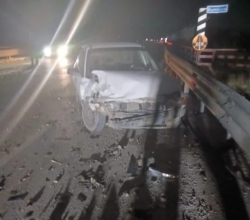 Seydişehir'de iki otomobilin çarpışması sonucu 3 kişi yaralandı
